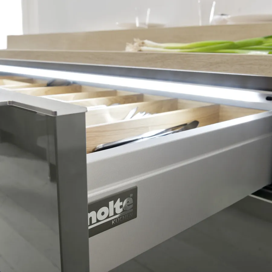 Kuhinja Nolte Küchen Lux - Quarzgrau Hochglanz — slika 3